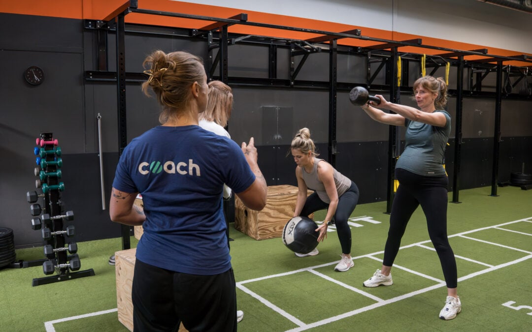 Zwangere vrouwen doen krachttraining tijdens zwangerschap